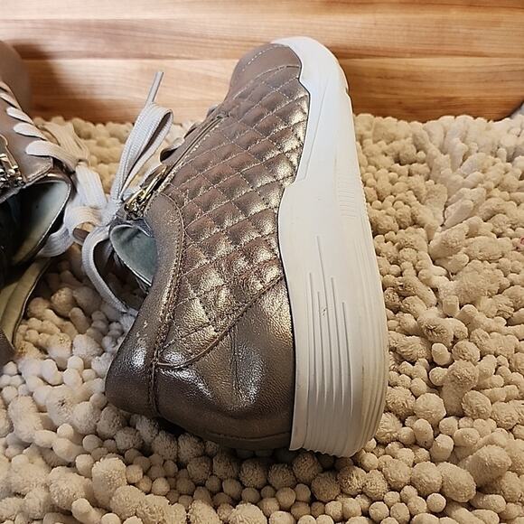 MUNRO EMMIE SILVER QUILTED LACE-UP SNEAKERS WOMAN SIZE 9.5 NWOB - Picture 11 of 16
